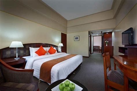 Berjaya Makati Hotel (Manila, Philippines), Manila hotel discounts.